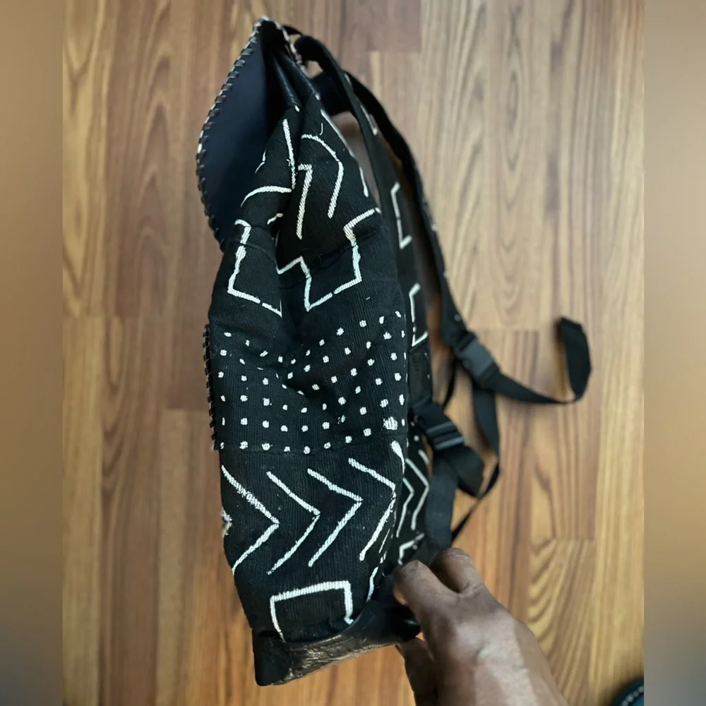 Backpack - Picture 4 of 7